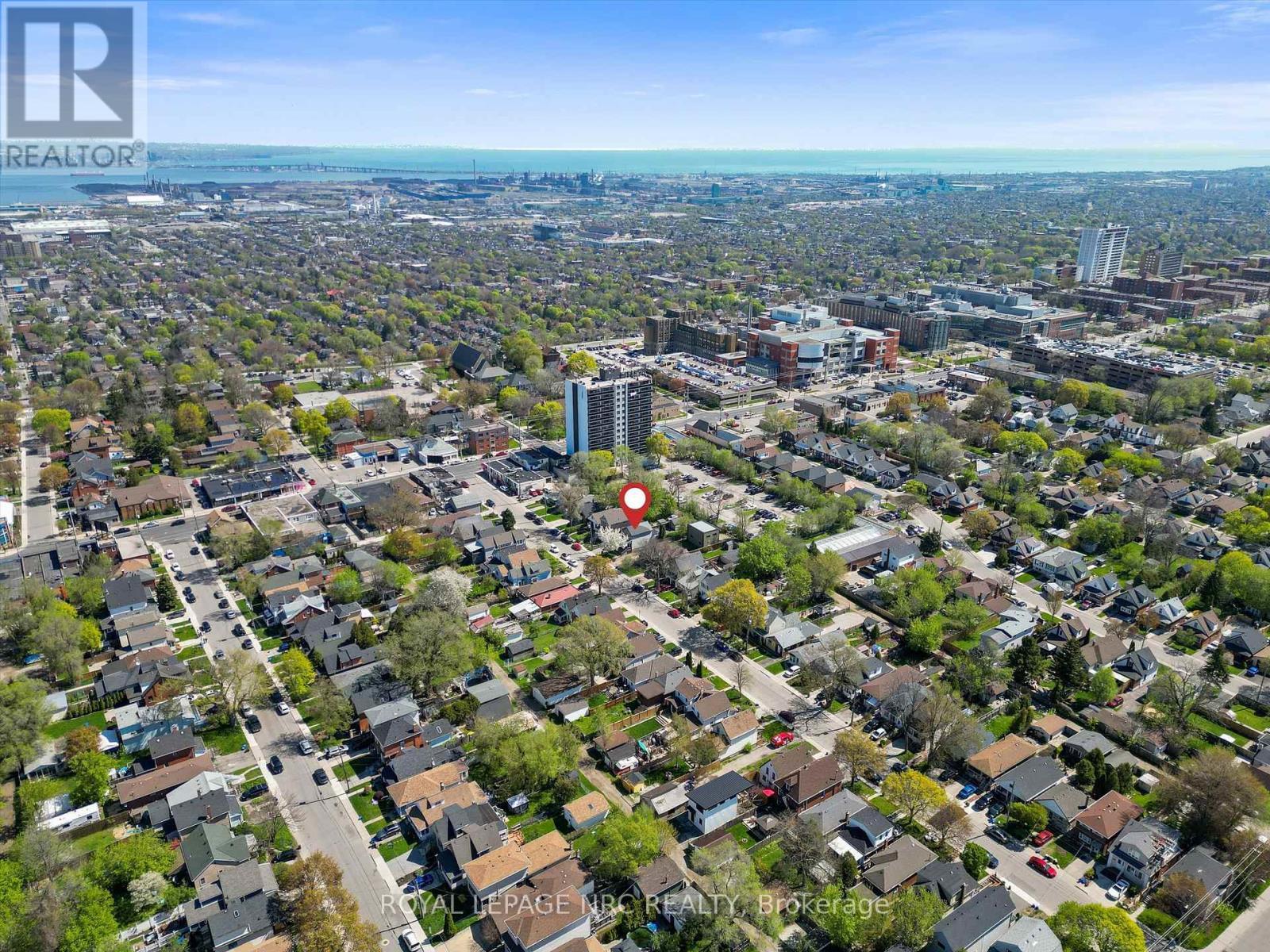 












15 EAST 24TH STREET

,
Hamilton (Eastmount),




Ontario
L8V2X8

