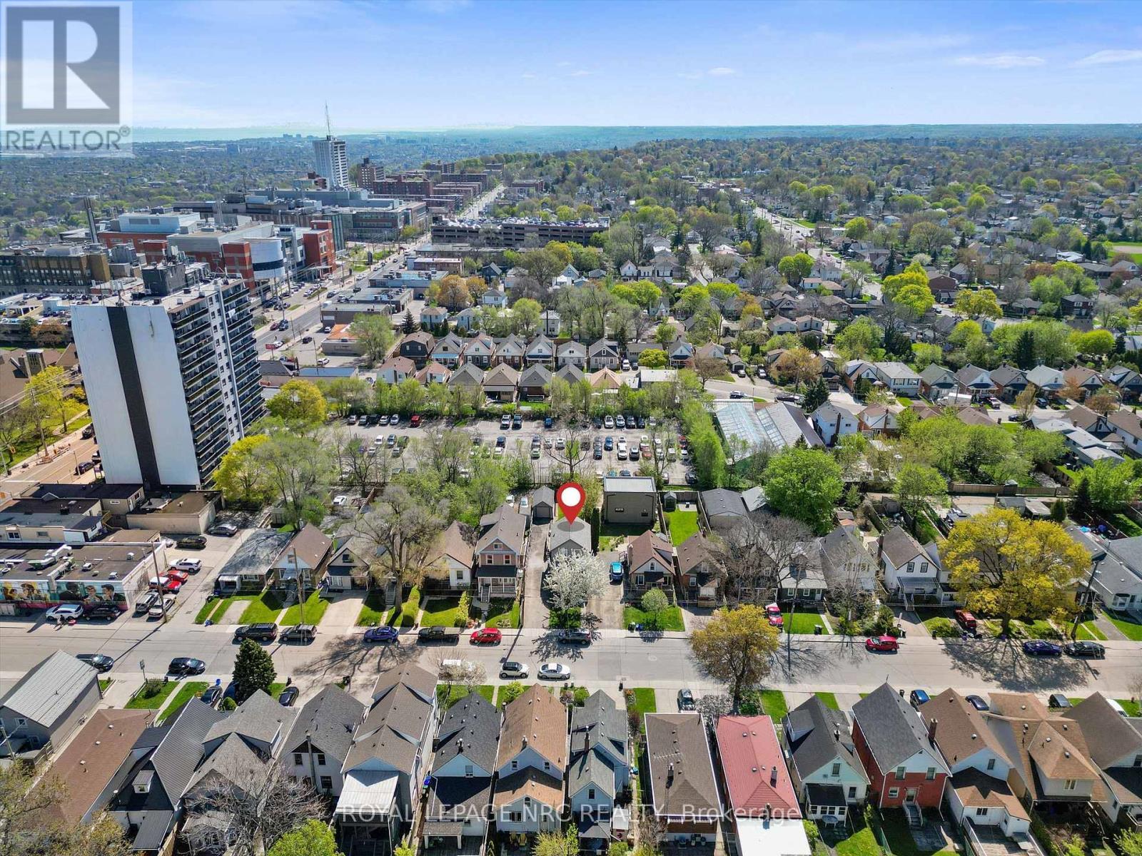 












15 EAST 24TH STREET

,
Hamilton (Eastmount),




Ontario
L8V2X8

