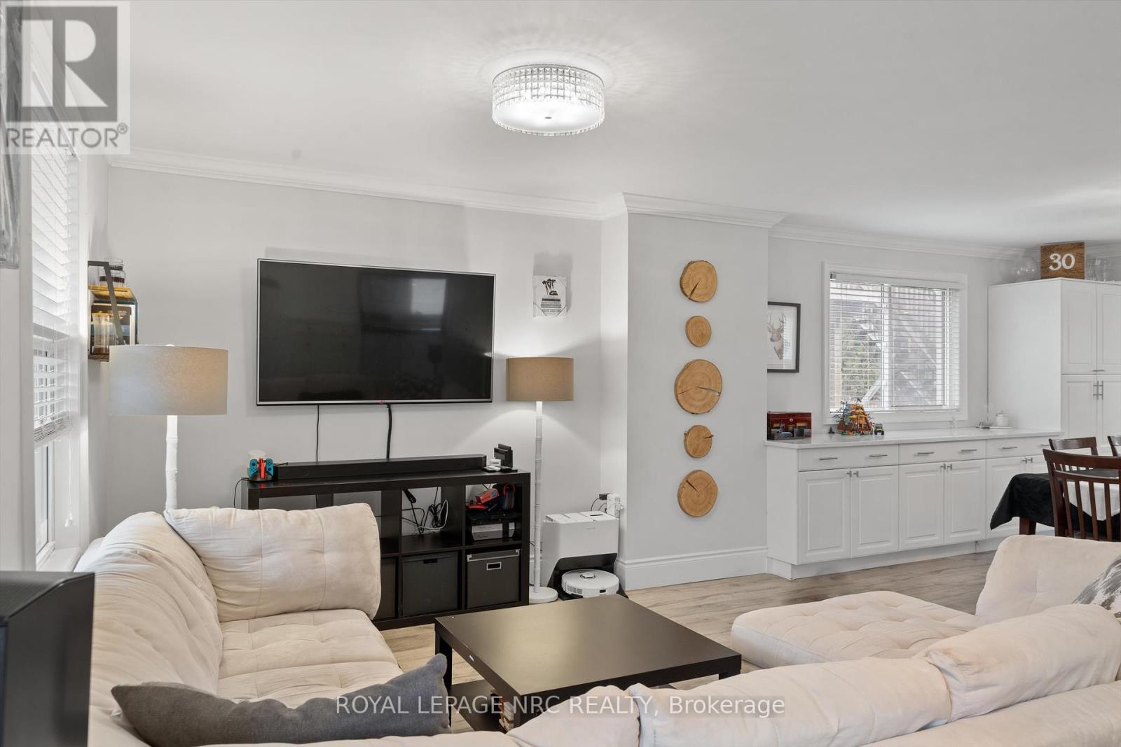 












15 EAST 24TH STREET

,
Hamilton (Eastmount),




Ontario
L8V2X8

