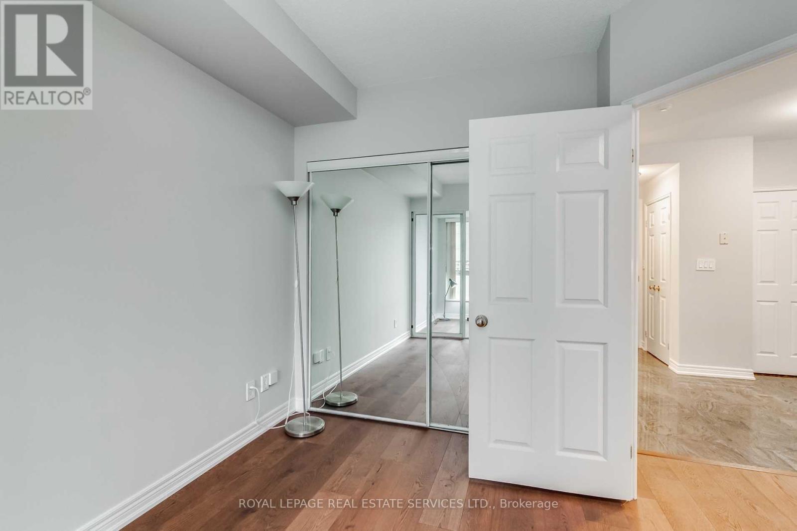 












1006 - 55 BLOOR STREET E

,
Toronto,




Ontario
M4W3W6

