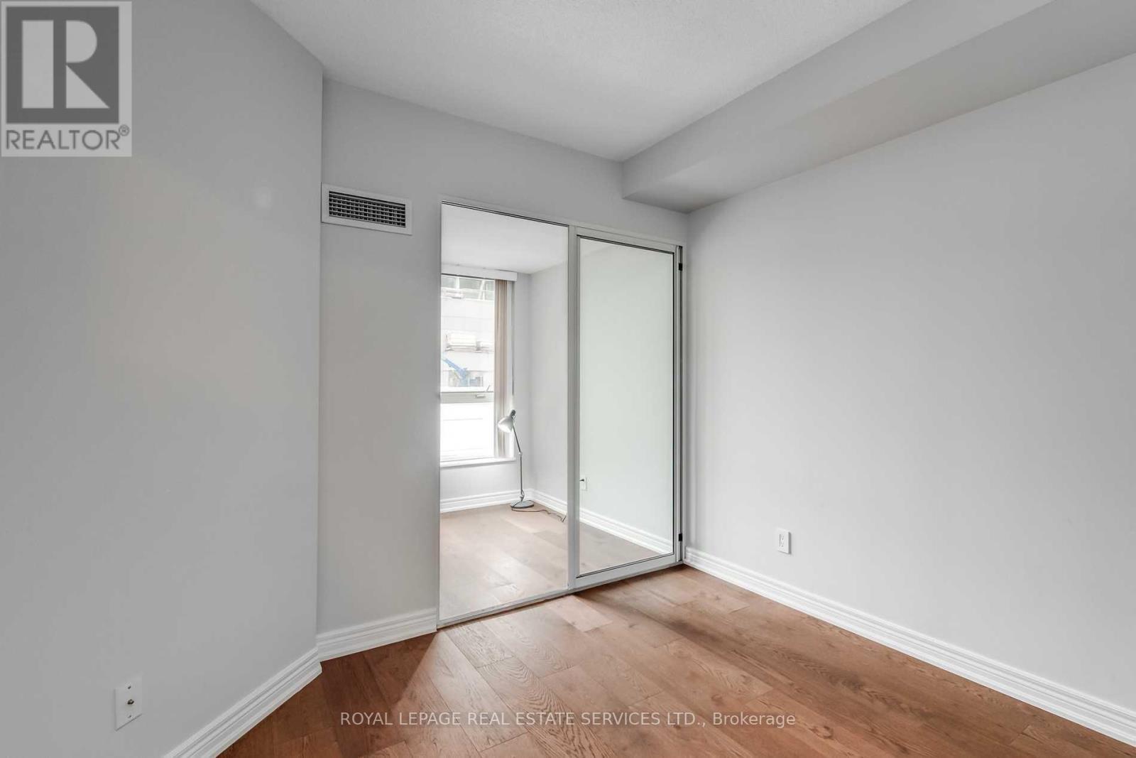 












1006 - 55 BLOOR STREET E

,
Toronto,




Ontario
M4W3W6

