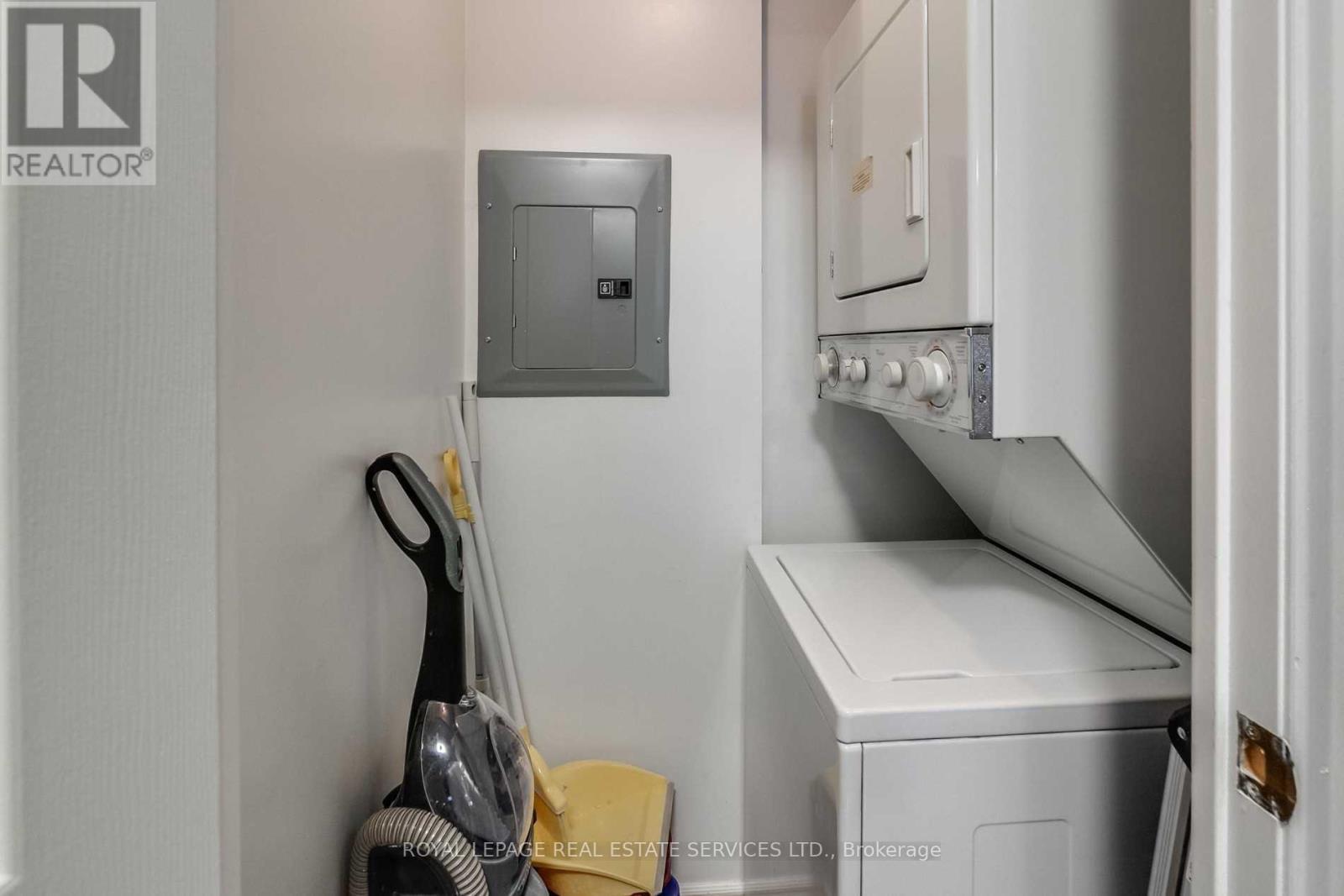 












1006 - 55 BLOOR STREET E

,
Toronto,




Ontario
M4W3W6

