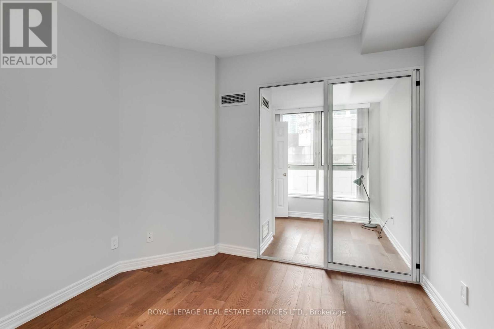 












1006 - 55 BLOOR STREET E

,
Toronto,




Ontario
M4W3W6

