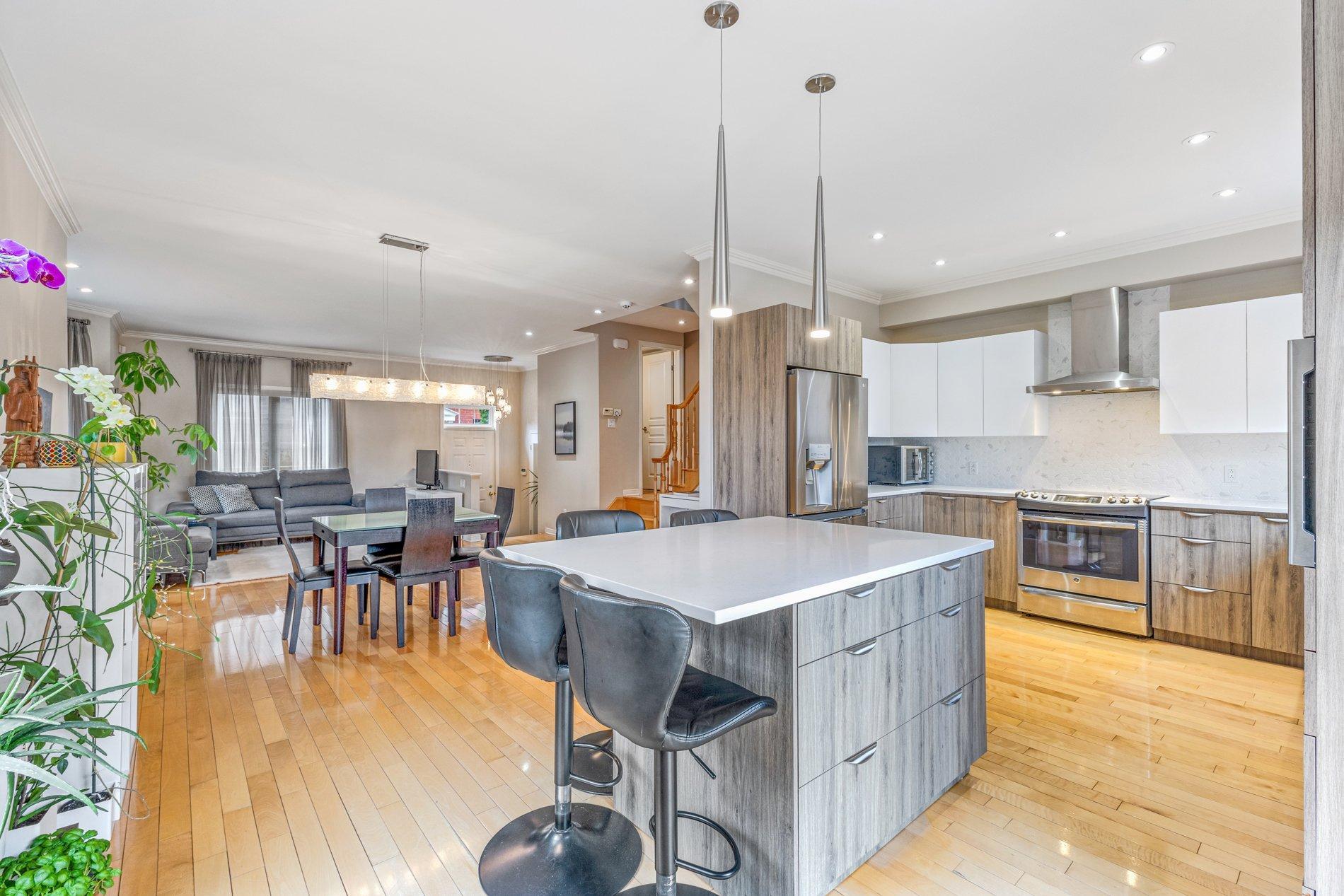 









2638


Av. Ernest-Hemingway

,
Montréal (Saint-Laurent),




QC
H4R3E7

