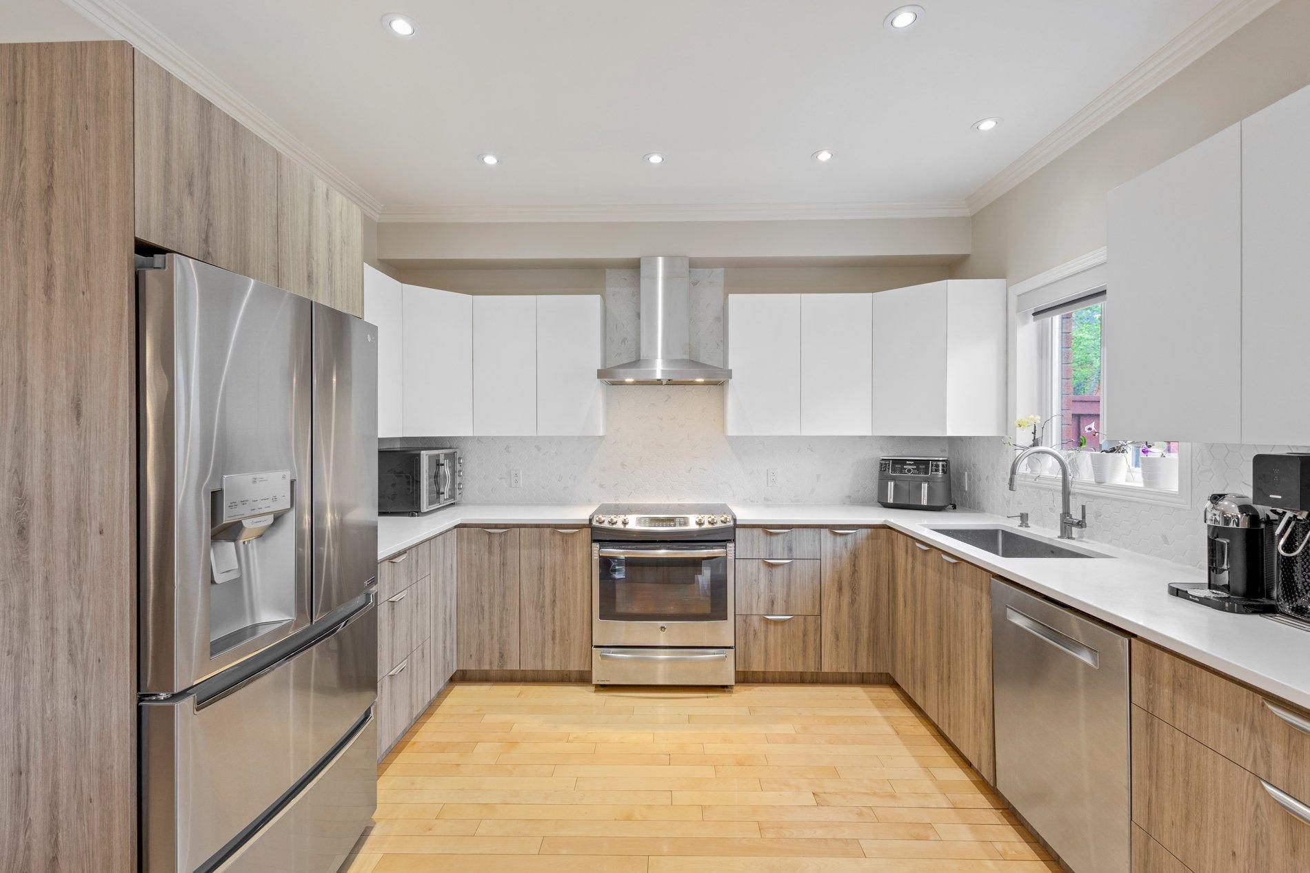 









2638


Av. Ernest-Hemingway

,
Montréal (Saint-Laurent),




QC
H4R3E7

