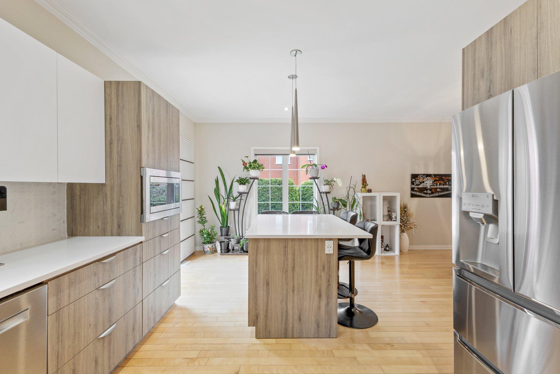 









2638


Av. Ernest-Hemingway

,
Montréal (Saint-Laurent),




QC
H4R3E7

