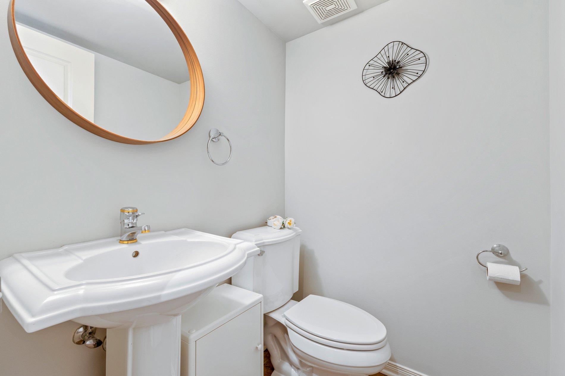









2638


Av. Ernest-Hemingway

,
Montréal (Saint-Laurent),




QC
H4R3E7

