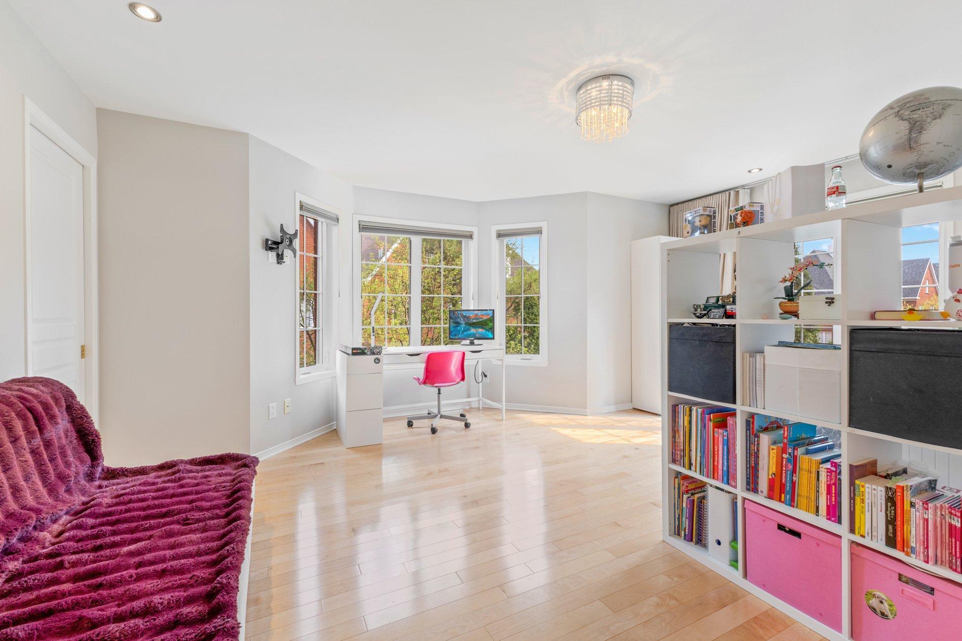 









2638


Av. Ernest-Hemingway

,
Montréal (Saint-Laurent),




QC
H4R3E7

