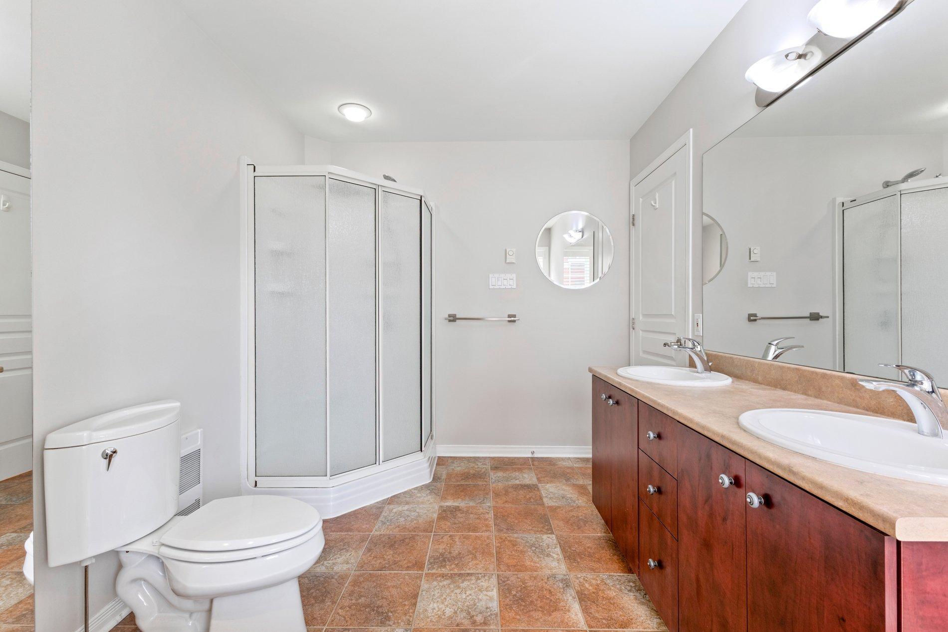









2638


Av. Ernest-Hemingway

,
Montréal (Saint-Laurent),




QC
H4R3E7

