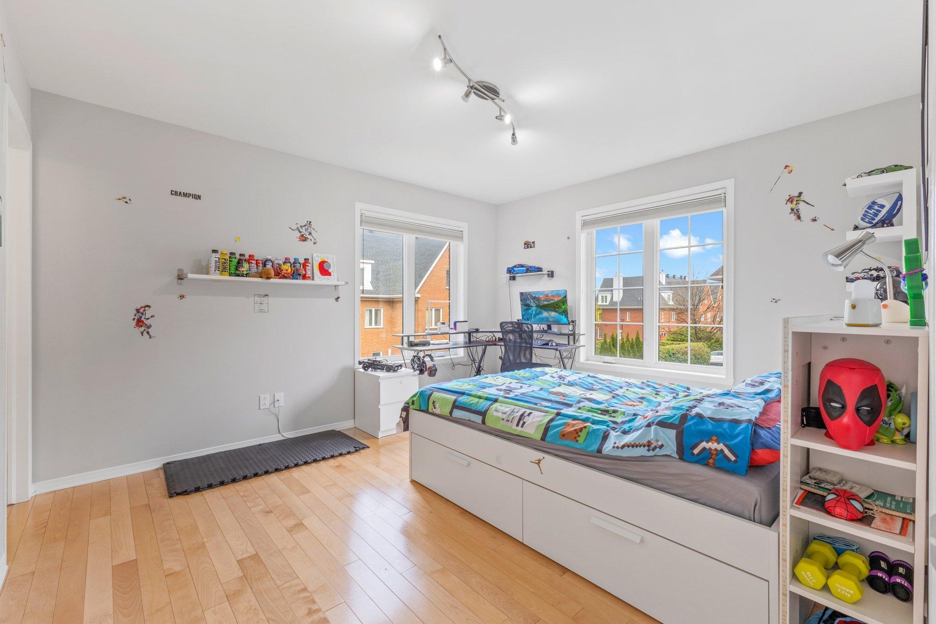 









2638


Av. Ernest-Hemingway

,
Montréal (Saint-Laurent),




QC
H4R3E7

