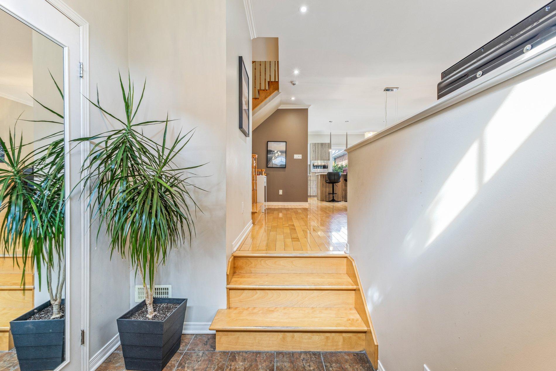 









2638


Av. Ernest-Hemingway

,
Montréal (Saint-Laurent),




QC
H4R3E7

