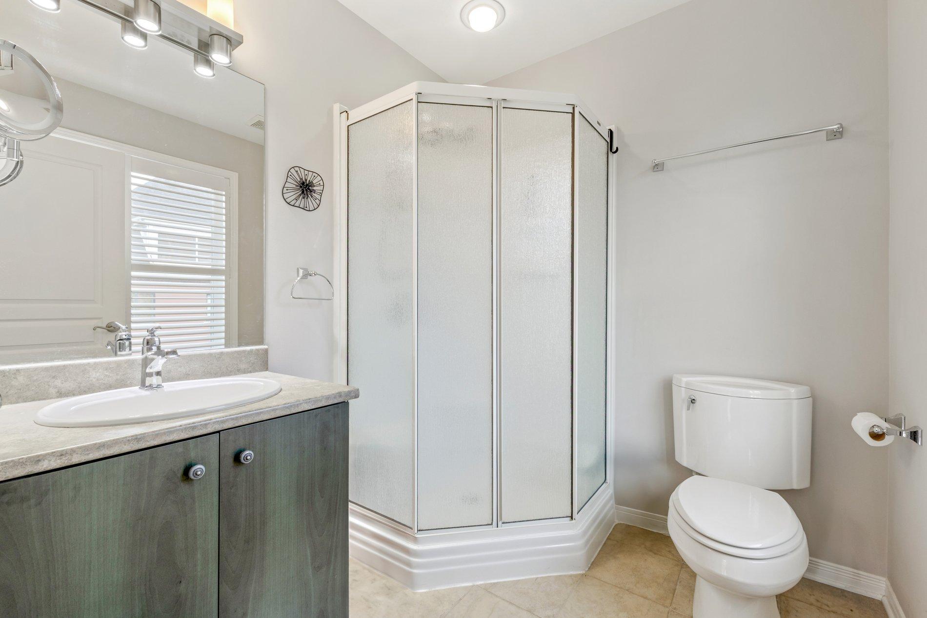 









2638


Av. Ernest-Hemingway

,
Montréal (Saint-Laurent),




QC
H4R3E7


