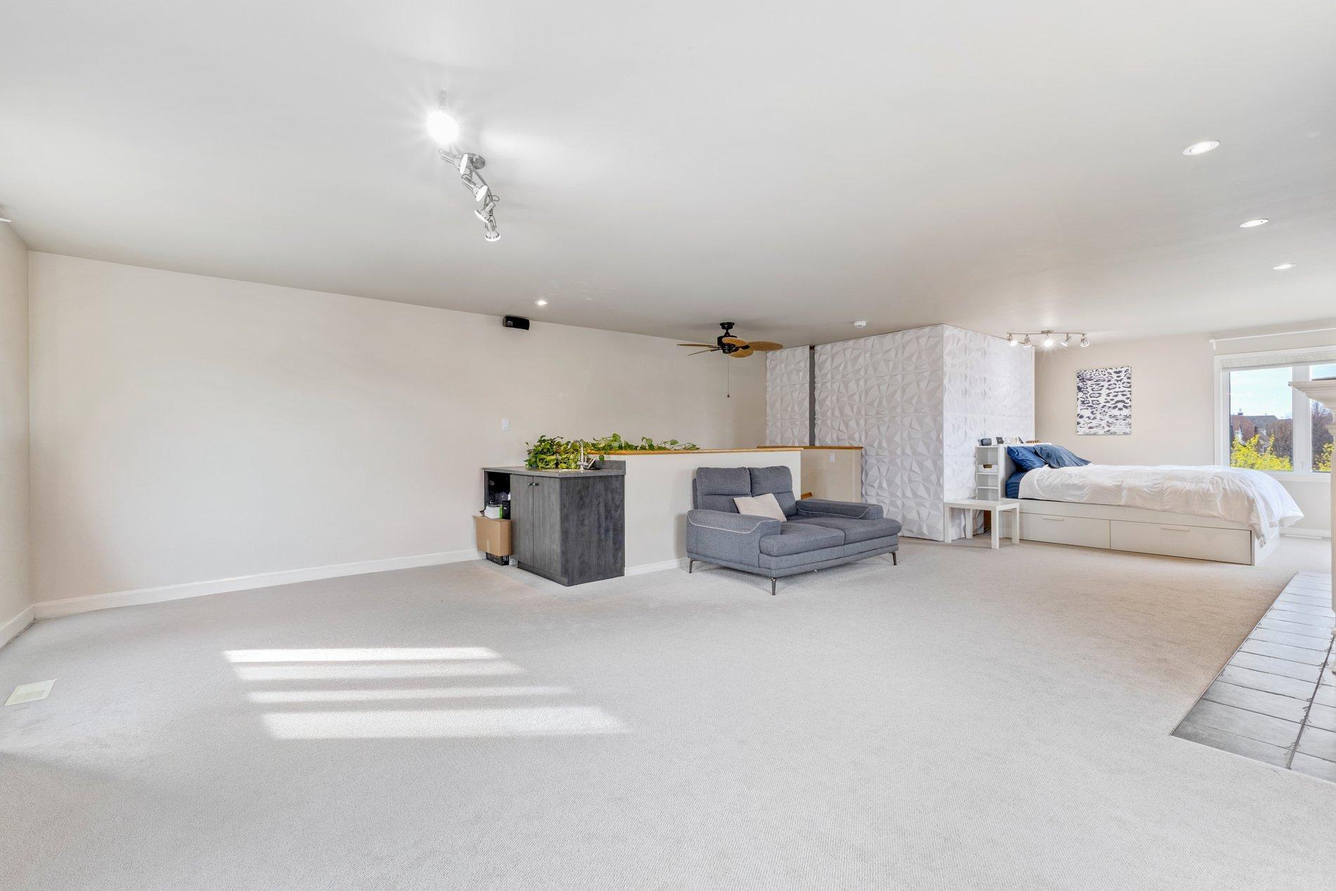 









2638


Av. Ernest-Hemingway

,
Montréal (Saint-Laurent),




QC
H4R3E7

