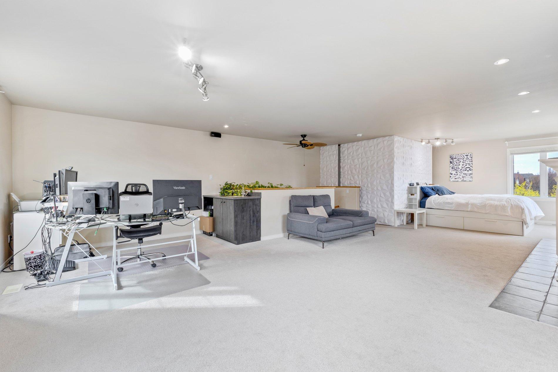 









2638


Av. Ernest-Hemingway

,
Montréal (Saint-Laurent),




QC
H4R3E7


