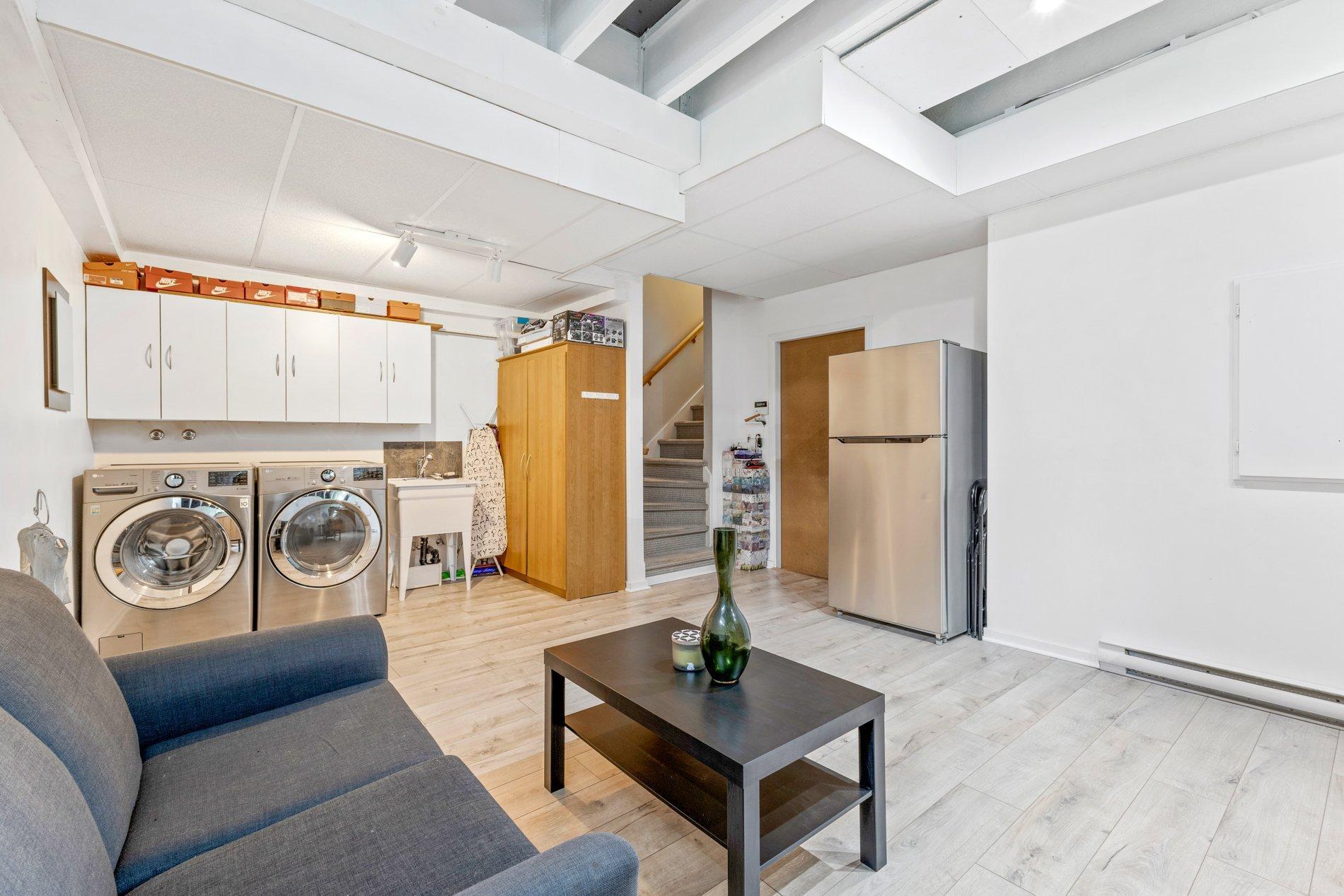 









2638


Av. Ernest-Hemingway

,
Montréal (Saint-Laurent),




QC
H4R3E7

