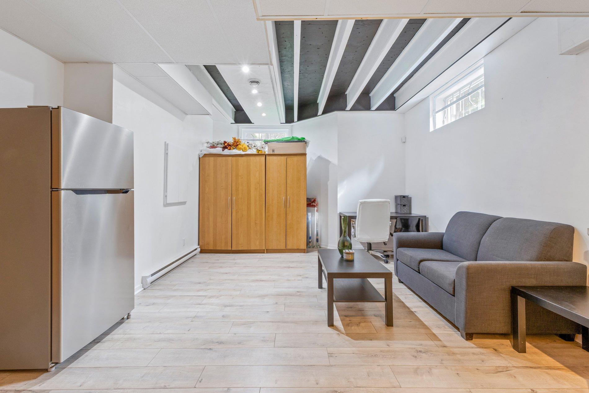 









2638


Av. Ernest-Hemingway

,
Montréal (Saint-Laurent),




QC
H4R3E7

