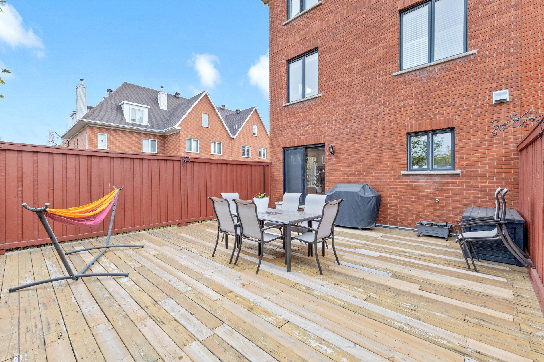 









2638


Av. Ernest-Hemingway

,
Montréal (Saint-Laurent),




QC
H4R3E7

