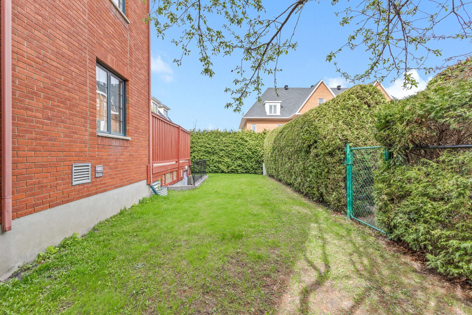 









2638


Av. Ernest-Hemingway

,
Montréal (Saint-Laurent),




QC
H4R3E7

