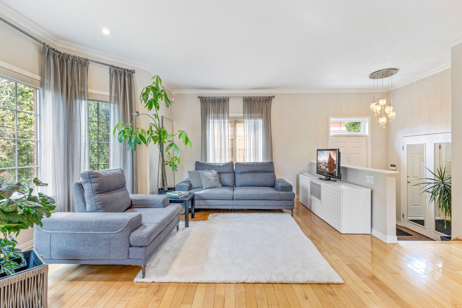 









2638


Av. Ernest-Hemingway

,
Montréal (Saint-Laurent),




QC
H4R3E7

