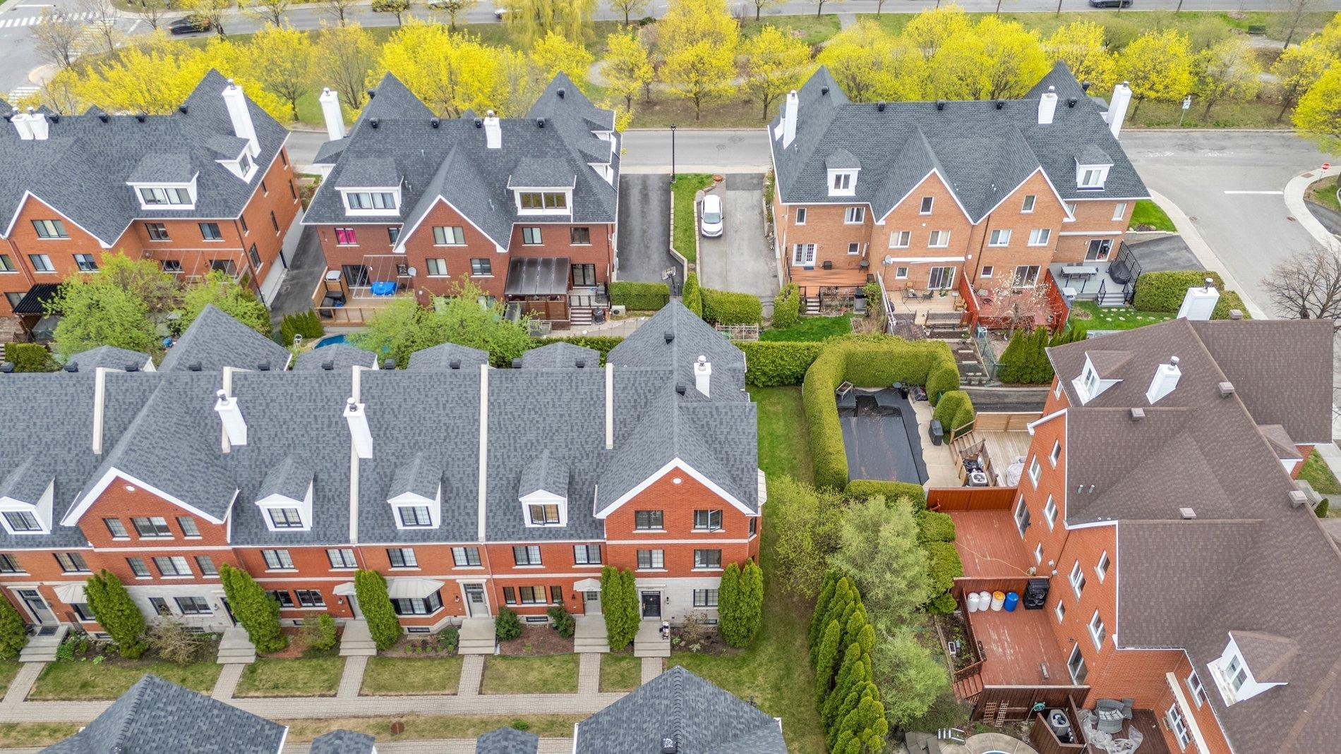 









2638


Av. Ernest-Hemingway

,
Montréal (Saint-Laurent),




QC
H4R3E7

