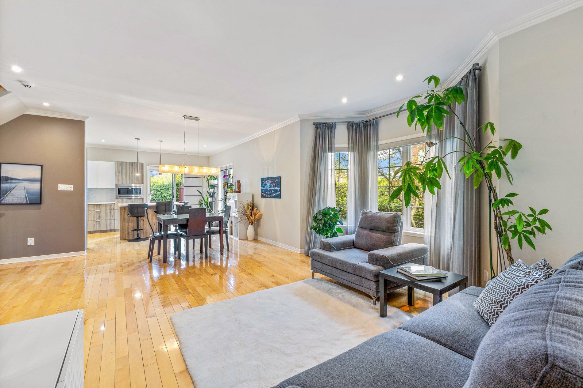 









2638


Av. Ernest-Hemingway

,
Montréal (Saint-Laurent),




QC
H4R3E7


