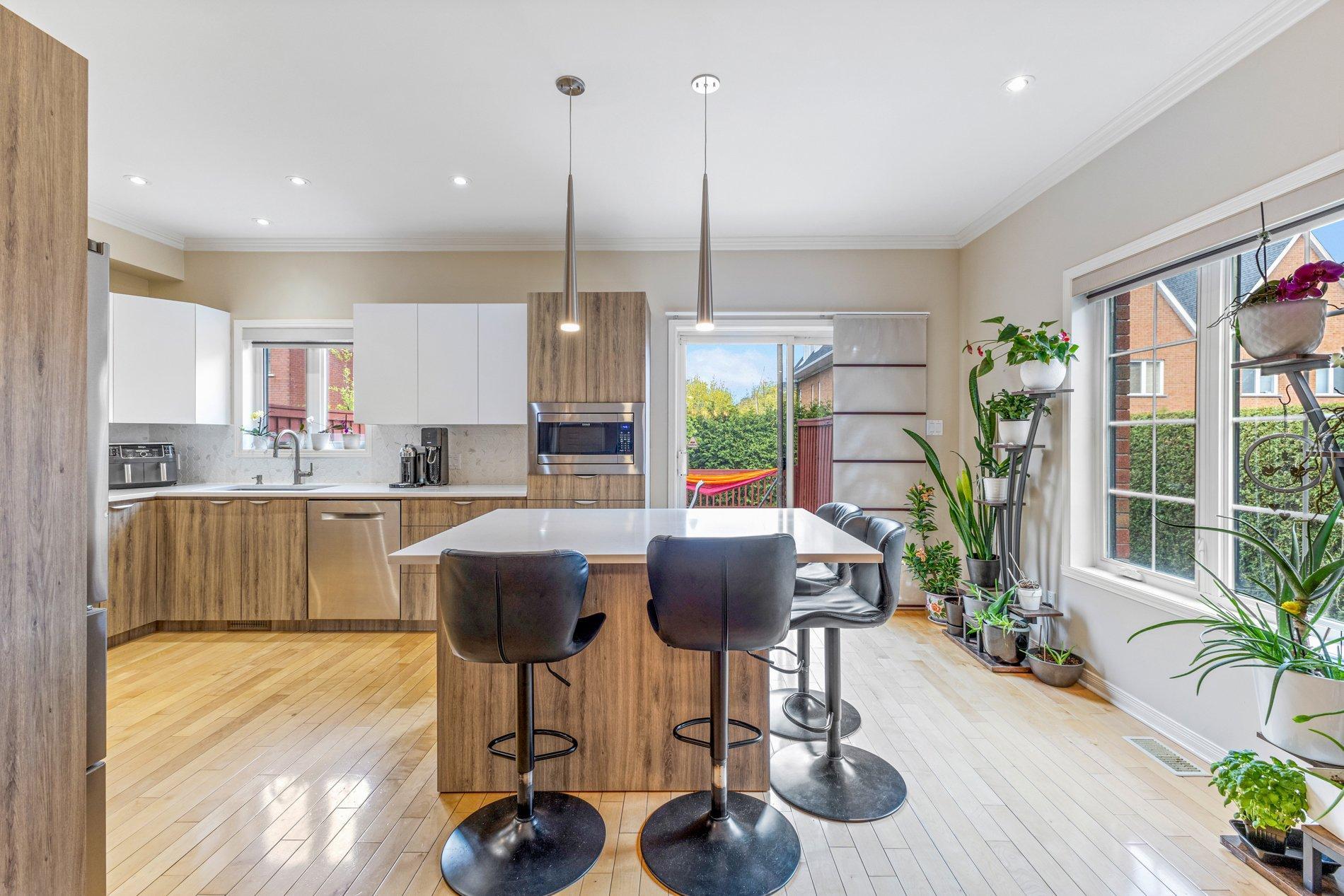 









2638


Av. Ernest-Hemingway

,
Montréal (Saint-Laurent),




QC
H4R3E7

