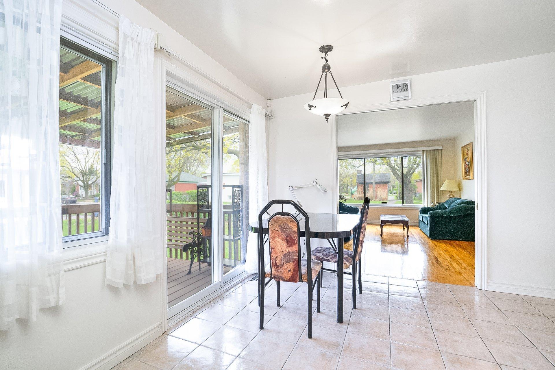 









629


Av. Westluke

,
Côte-Saint-Luc,




QC
H4X1R1

