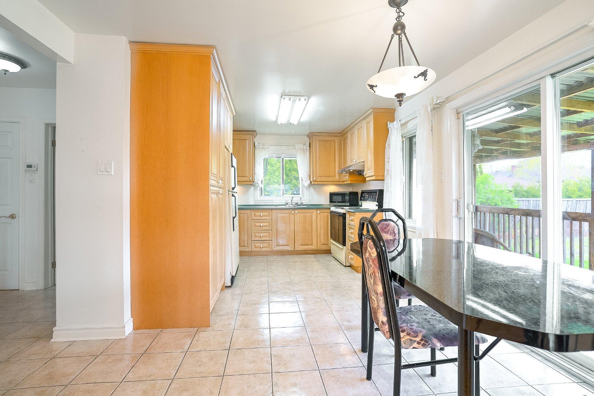









629


Av. Westluke

,
Côte-Saint-Luc,




QC
H4X1R1

