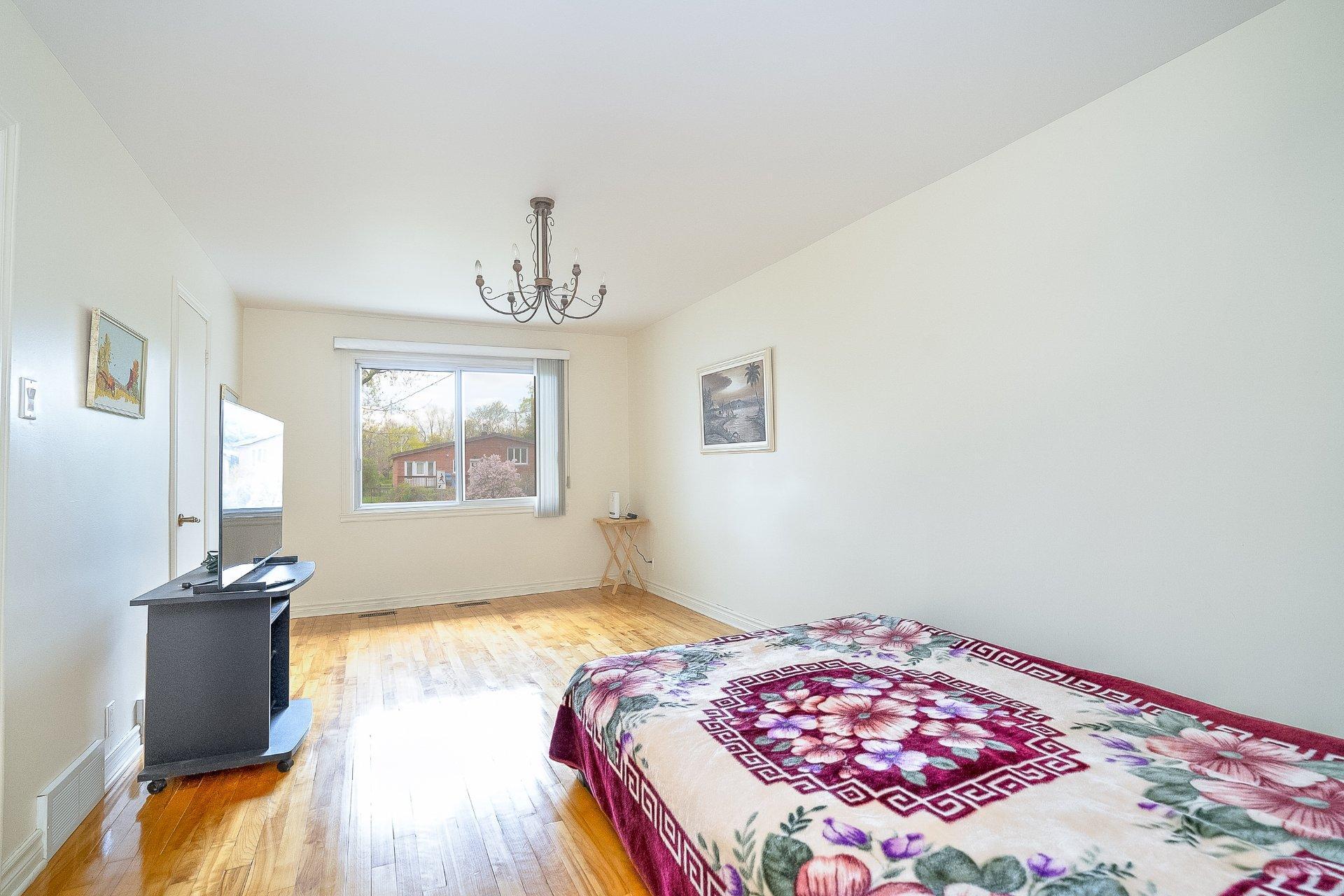 









629


Av. Westluke

,
Côte-Saint-Luc,




QC
H4X1R1

