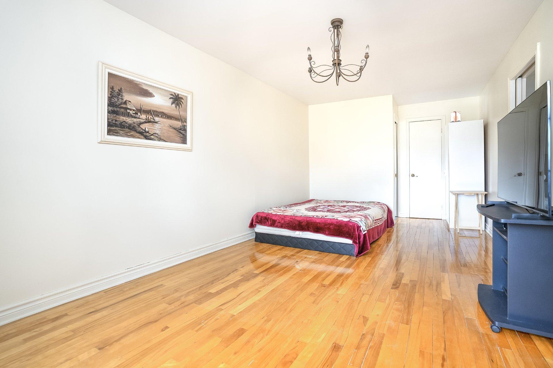 









629


Av. Westluke

,
Côte-Saint-Luc,




QC
H4X1R1

