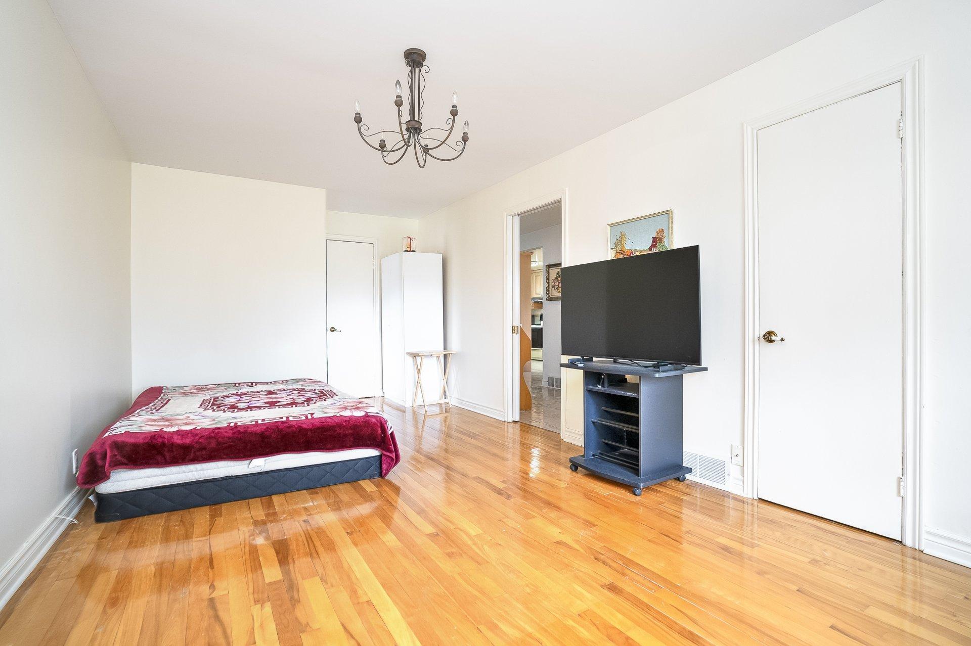 









629


Av. Westluke

,
Côte-Saint-Luc,




QC
H4X1R1

