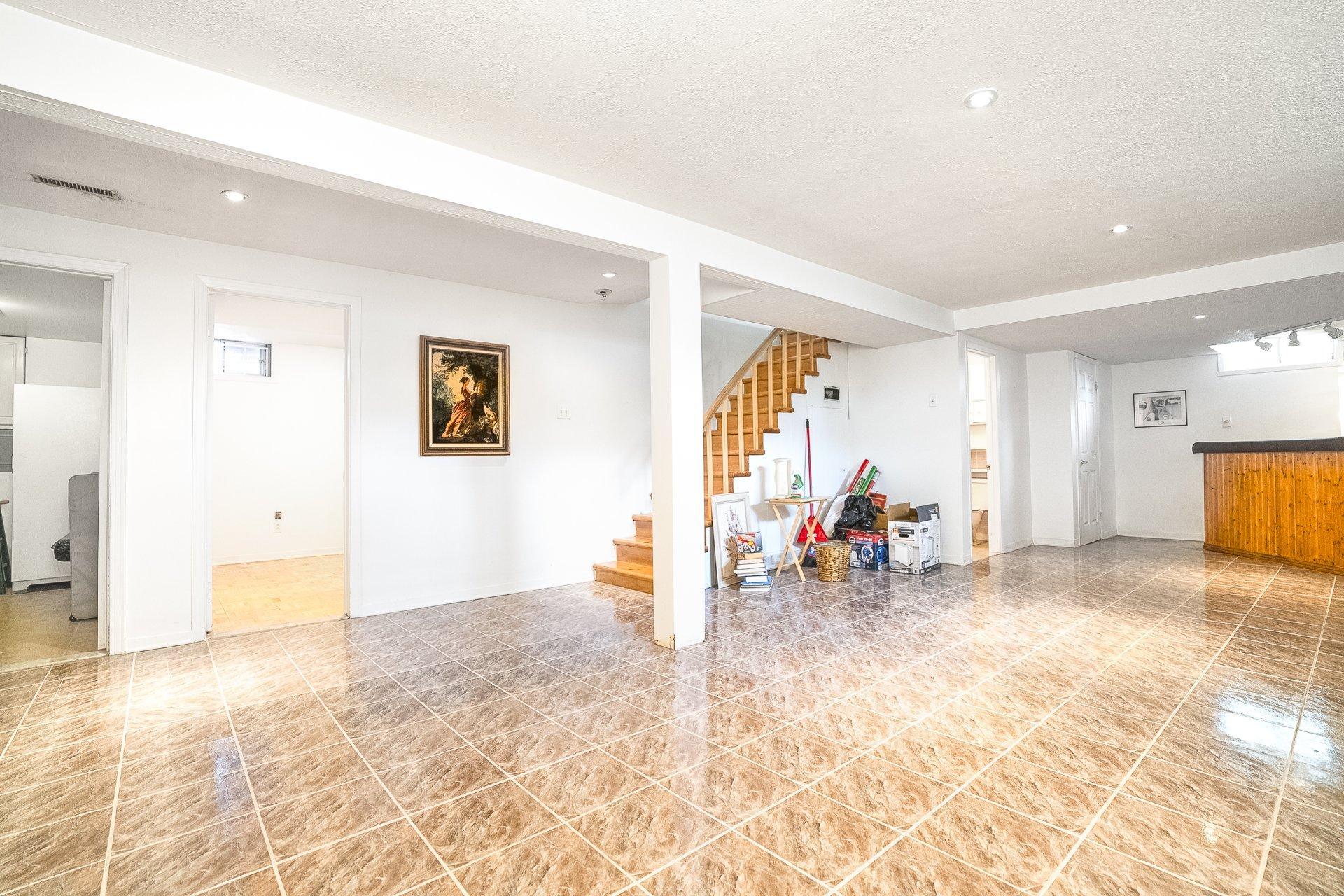 









629


Av. Westluke

,
Côte-Saint-Luc,




QC
H4X1R1


