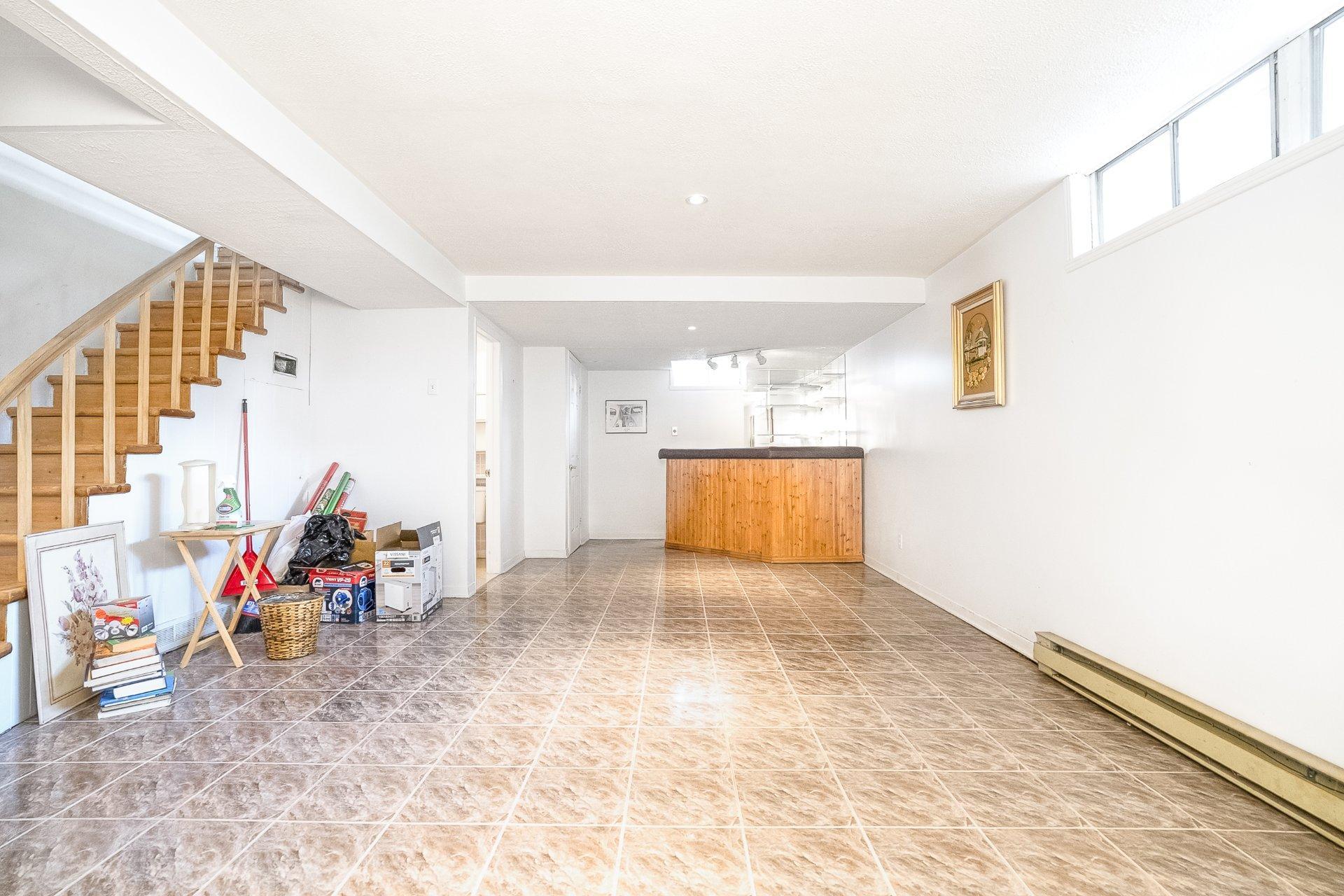 









629


Av. Westluke

,
Côte-Saint-Luc,




QC
H4X1R1

