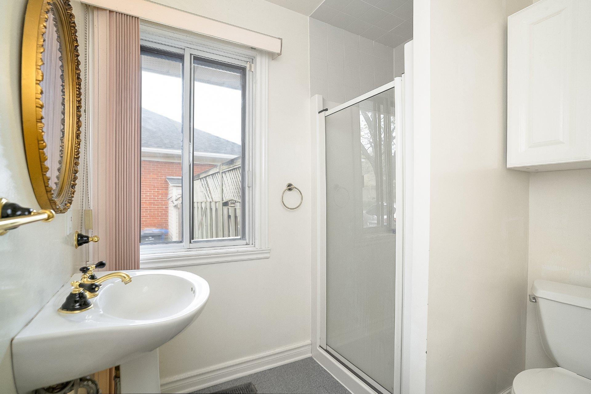









629


Av. Westluke

,
Côte-Saint-Luc,




QC
H4X1R1

