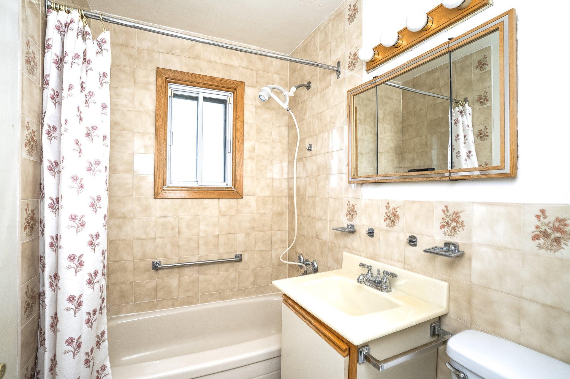 









629


Av. Westluke

,
Côte-Saint-Luc,




QC
H4X1R1

