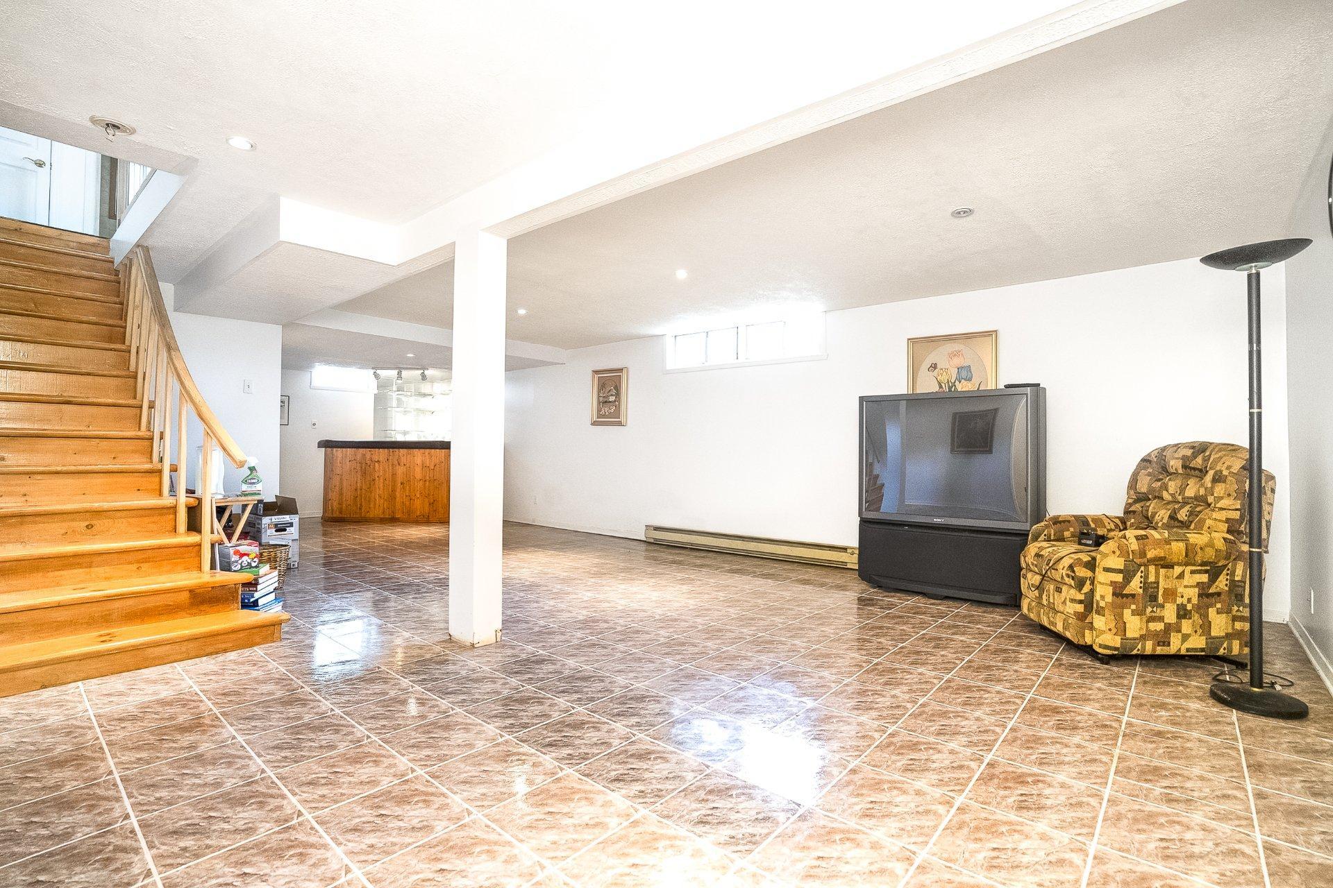 









629


Av. Westluke

,
Côte-Saint-Luc,




QC
H4X1R1

