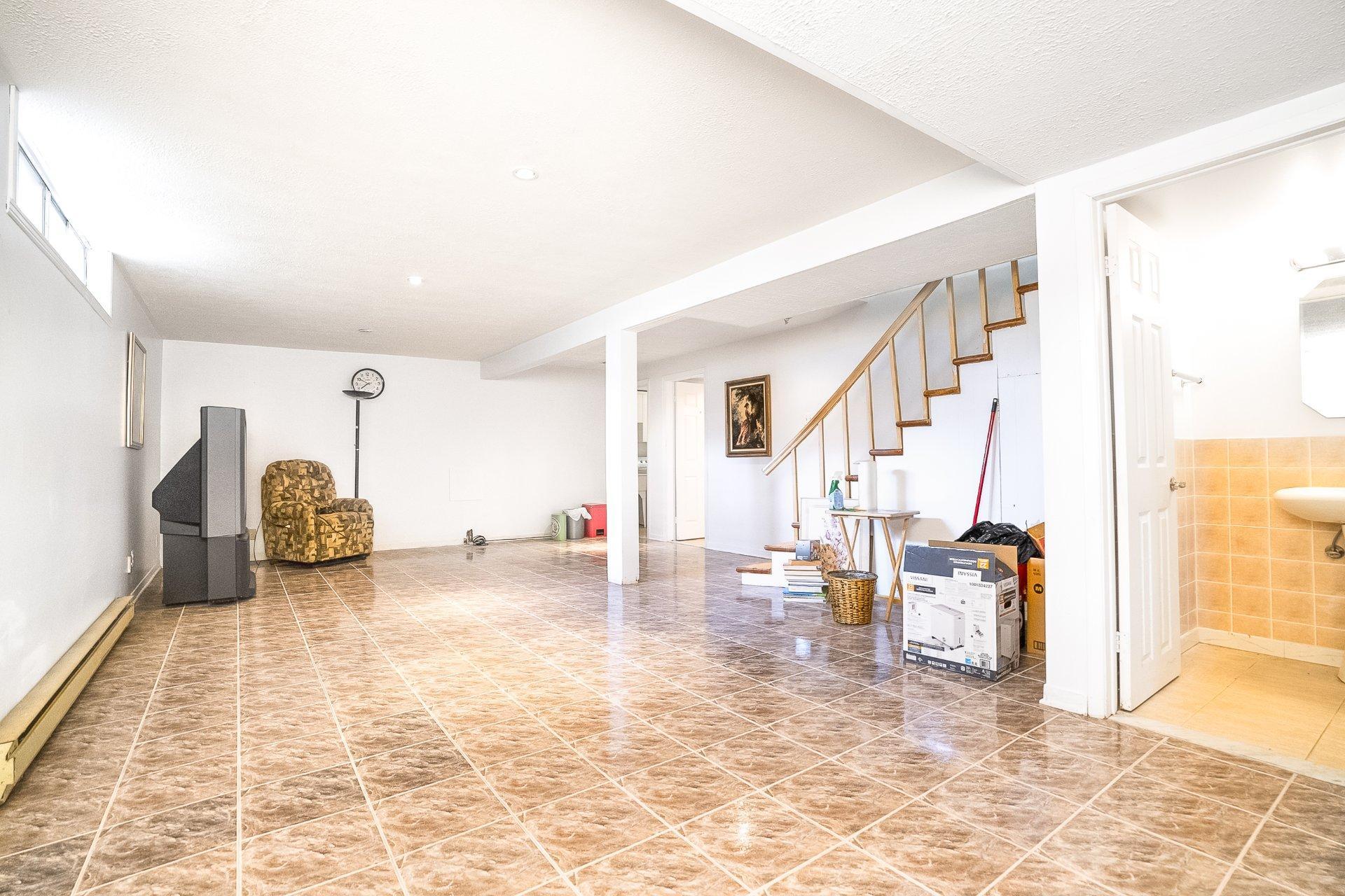 









629


Av. Westluke

,
Côte-Saint-Luc,




QC
H4X1R1

