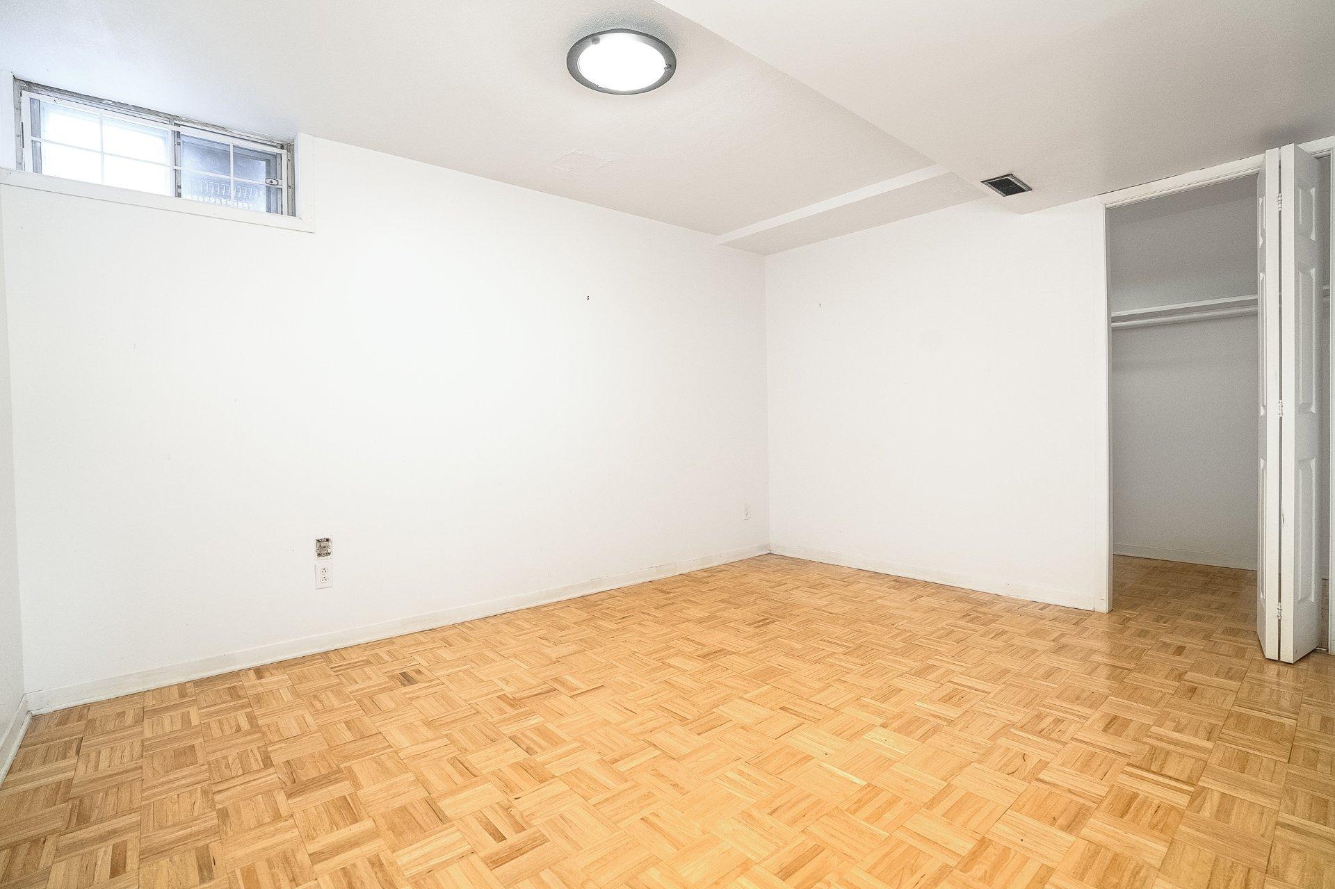 









629


Av. Westluke

,
Côte-Saint-Luc,




QC
H4X1R1

