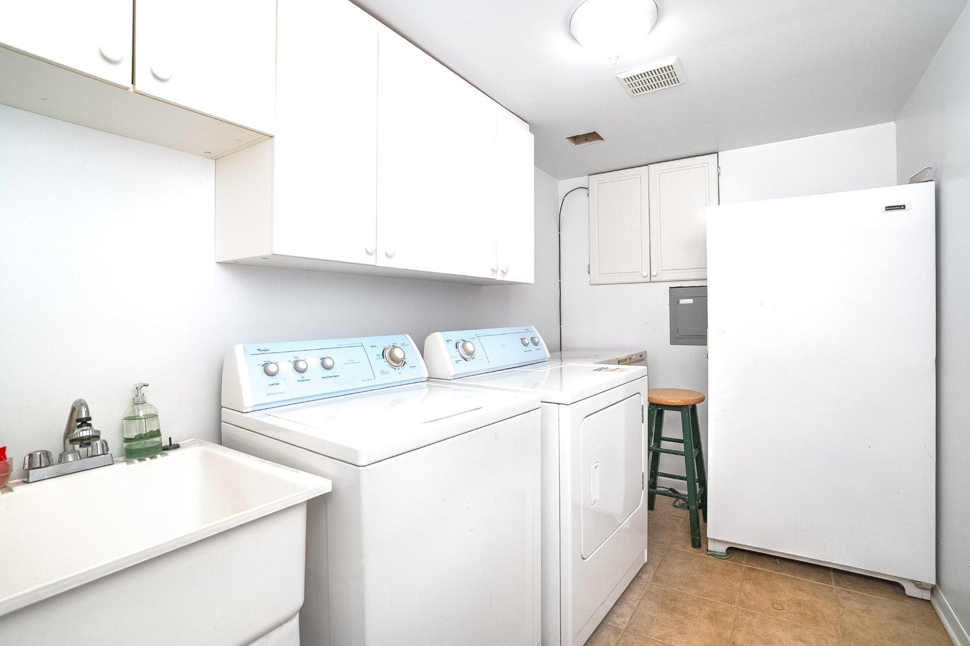 









629


Av. Westluke

,
Côte-Saint-Luc,




QC
H4X1R1


