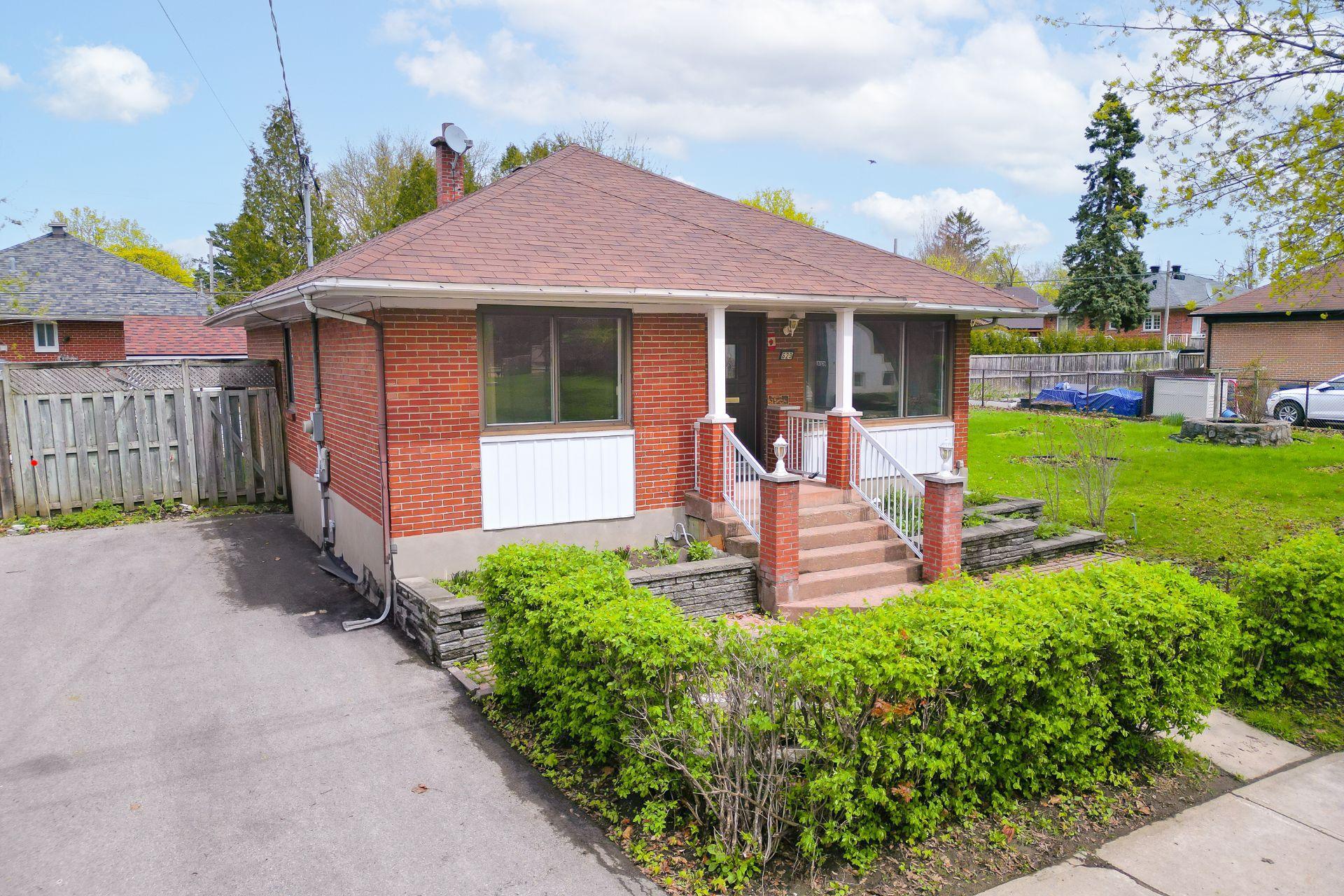 









629


Av. Westluke

,
Côte-Saint-Luc,




QC
H4X1R1

