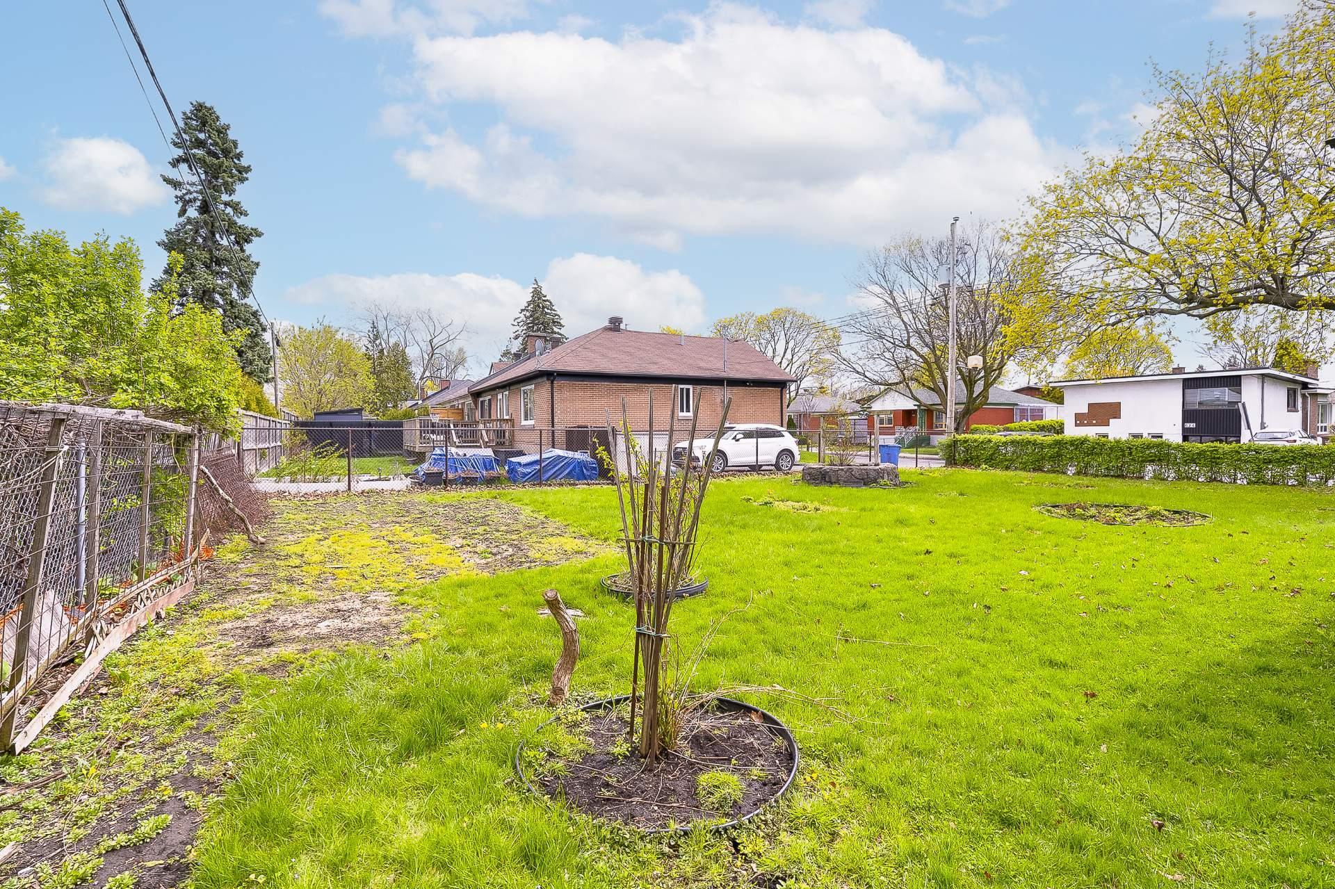 









629


Av. Westluke

,
Côte-Saint-Luc,




QC
H4X1R1

