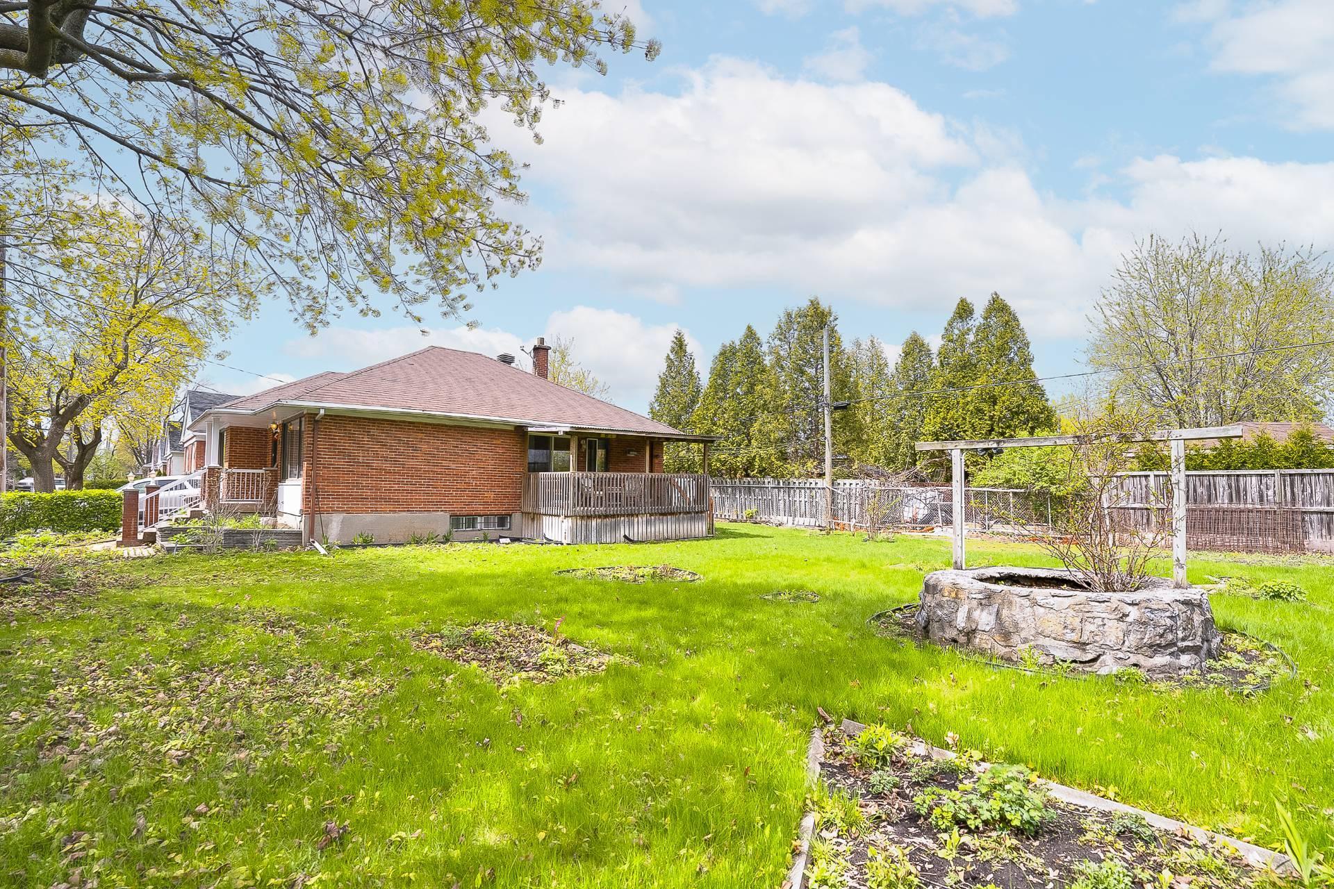 









629


Av. Westluke

,
Côte-Saint-Luc,




QC
H4X1R1

