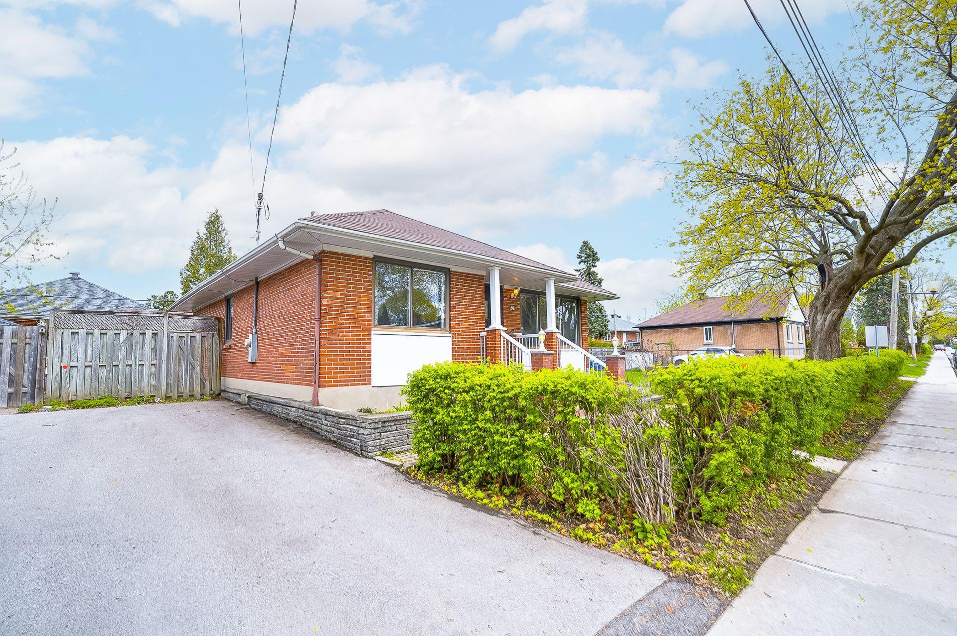 









629


Av. Westluke

,
Côte-Saint-Luc,




QC
H4X1R1

