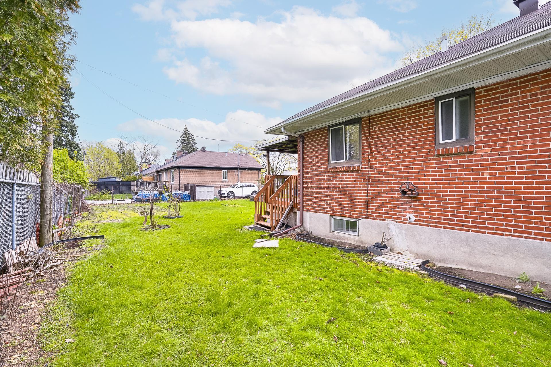 









629


Av. Westluke

,
Côte-Saint-Luc,




QC
H4X1R1

