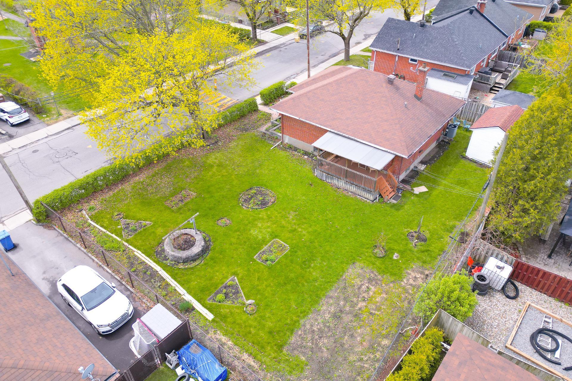 









629


Av. Westluke

,
Côte-Saint-Luc,




QC
H4X1R1

