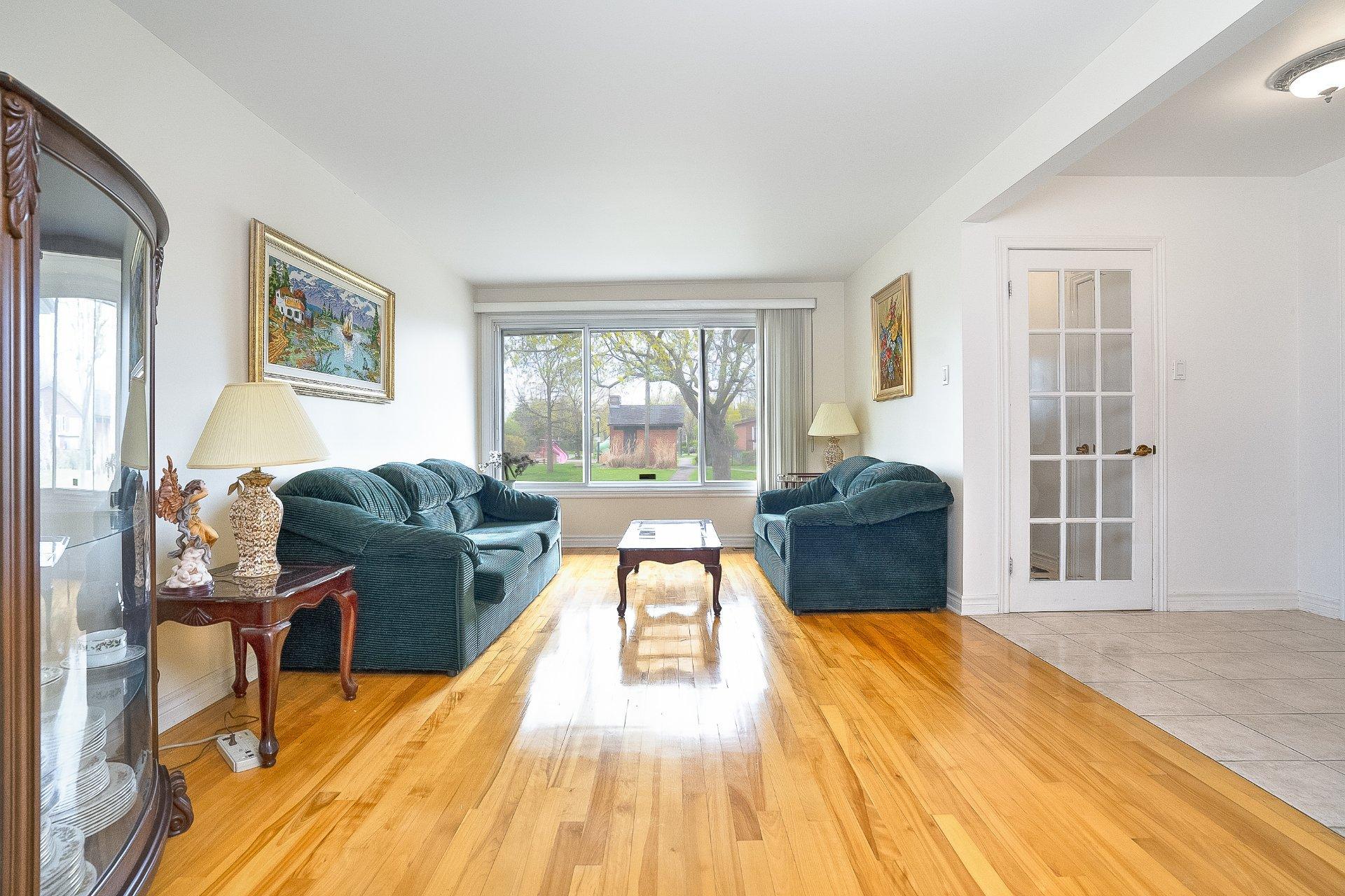 









629


Av. Westluke

,
Côte-Saint-Luc,




QC
H4X1R1

