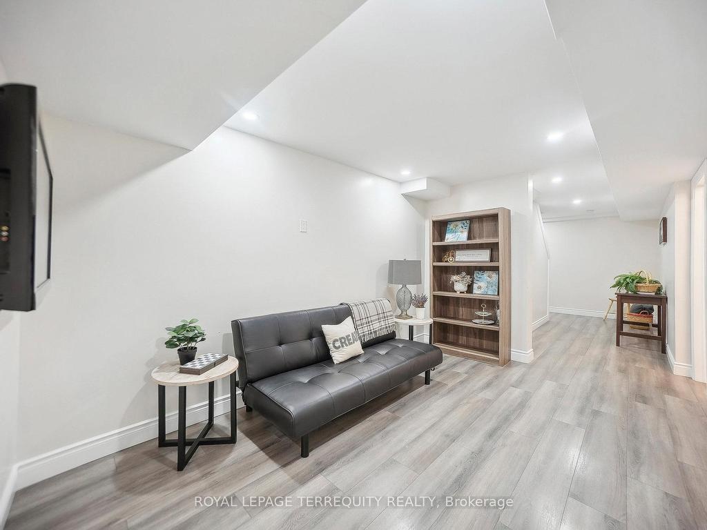 









8465


Kelsey

Crescent,
Niagara Falls,




ON
L2H 0E6

