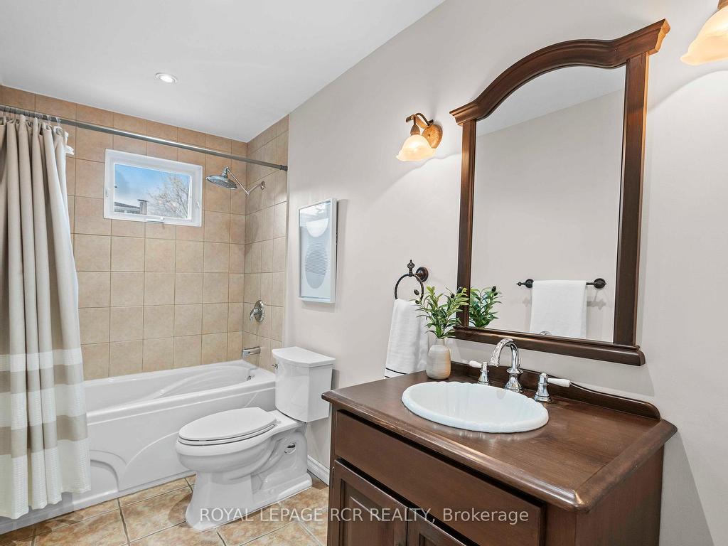 









118


Highland

Drive,
Orangeville,




ON
L9W 3E5

