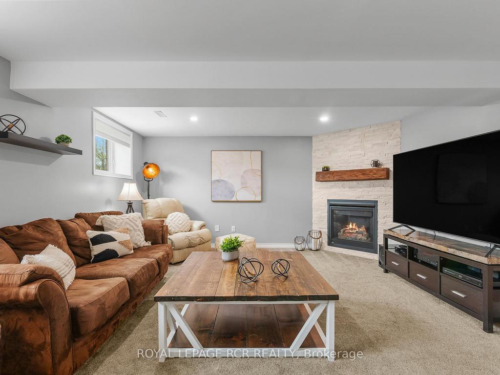 









118


Highland

Drive,
Orangeville,




ON
L9W 3E5

