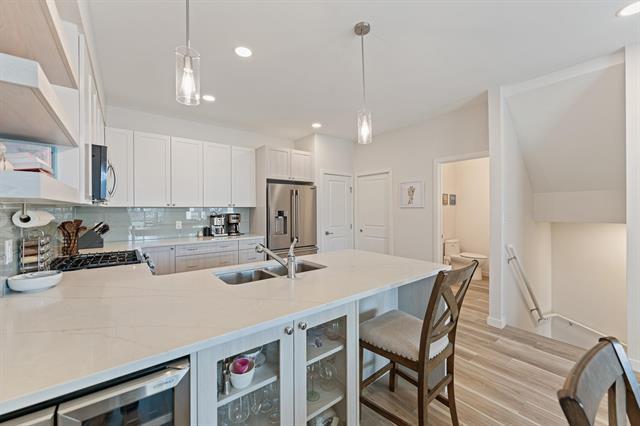 









763


North

DR, 3,
Winnipeg,




MB
R3T 0A3

